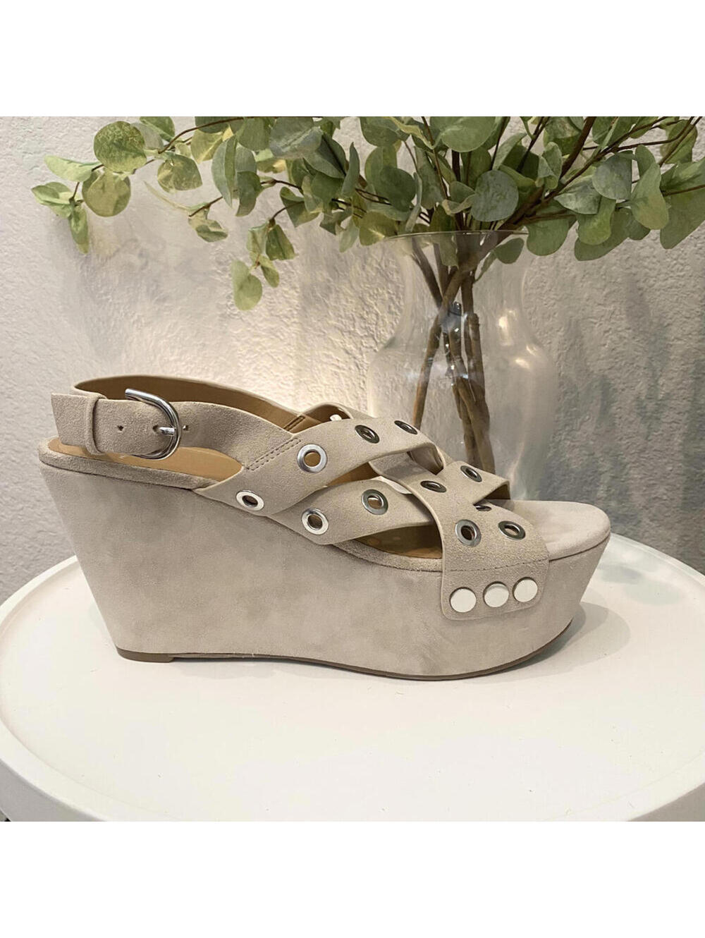 Marc Fisher Bloom Grommet Wedge Platform Sandal Tan 9.5 Like New